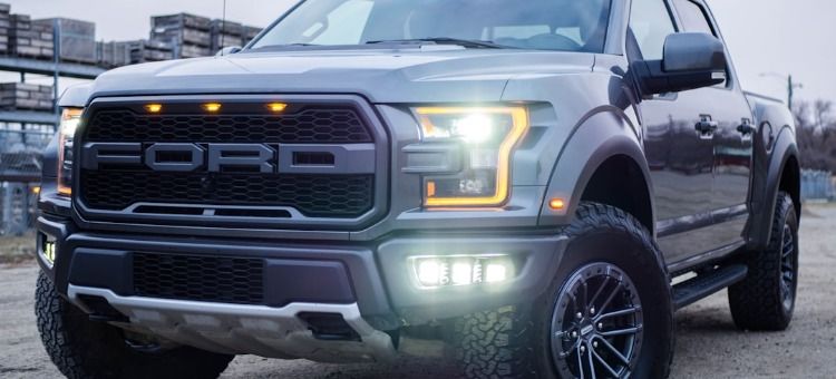 Ford auto