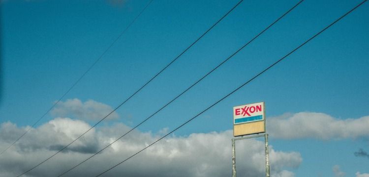 Exxon schrapt 2000 banen: crisis in olie-industrie escaleert