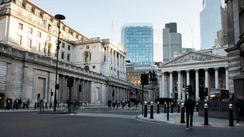 Britse inflatie zakt sterker dan verwacht en vergroot druk op Bank of England